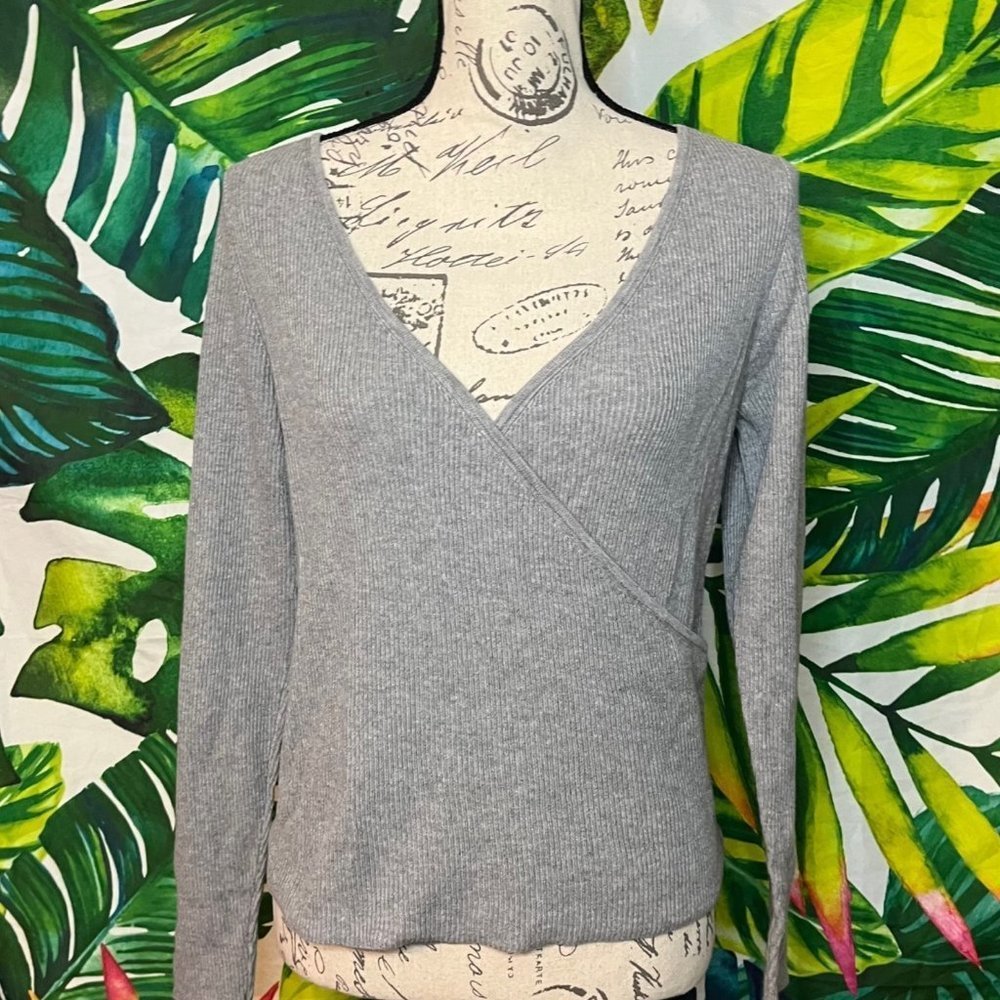 Leith Women's Large Light Grey Ribbed Surplice Cropped Long Sleeve Sweater
